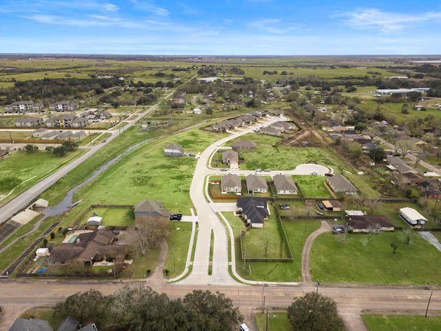 117 Bayou Bend Court, Angleton, TX 77515