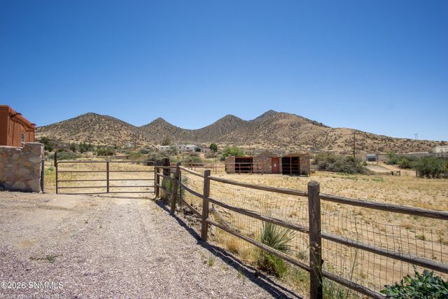 17610 Tierra Alta Drive, Las Cruces, NM 88011