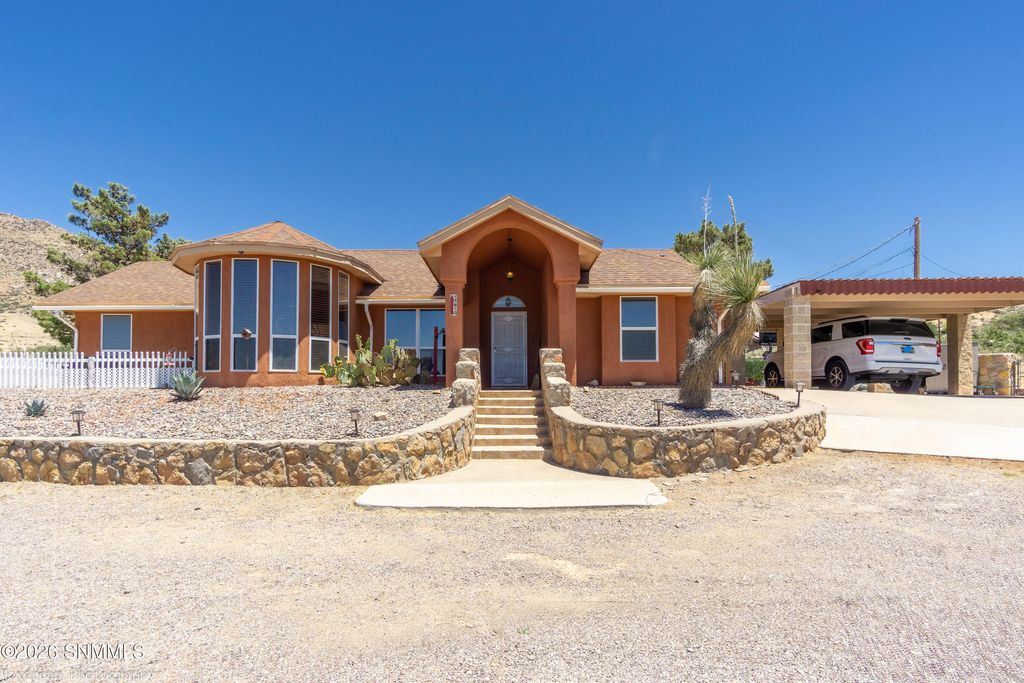 17610 Tierra Alta Drive, Las Cruces, NM 88011