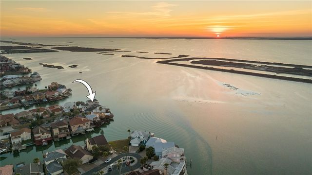 13501 QUEEN JOHANNA Ct, Corpus Christi, TX 78418