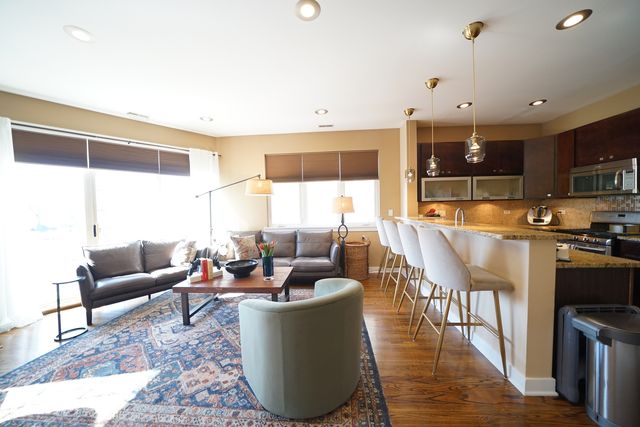 7934 W GRAND Avenue 2W, Elmwood Park, IL 60707