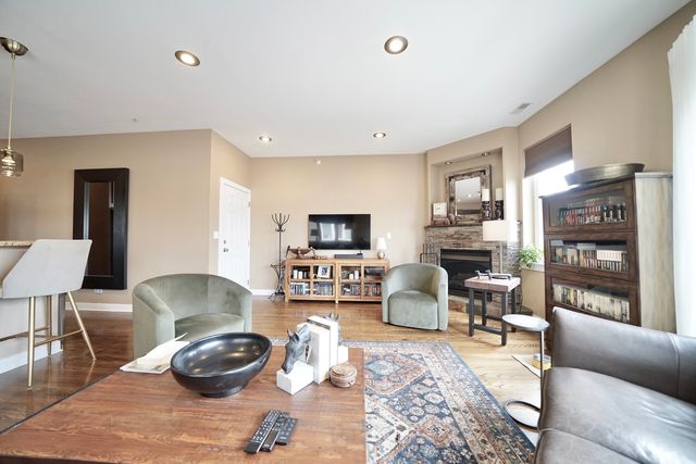 7934 W GRAND Avenue 2W, Elmwood Park, IL 60707