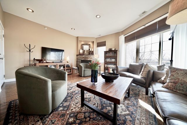 7934 W GRAND Avenue 2W, Elmwood Park, IL 60707