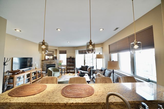 7934 W GRAND Avenue 2W, Elmwood Park, IL 60707