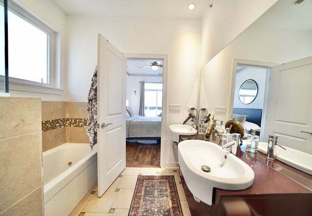 7934 W GRAND Avenue 2W, Elmwood Park, IL 60707