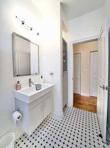 7934 W GRAND Avenue 2W, Elmwood Park, IL 60707