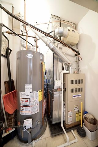 7934 W GRAND Avenue 2W, Elmwood Park, IL 60707