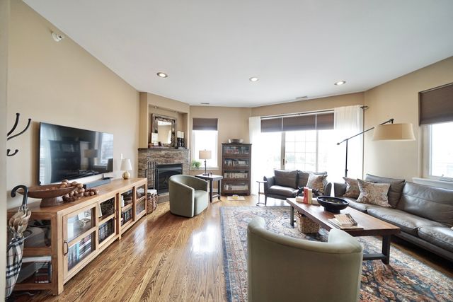 7934 W GRAND Avenue 2W, Elmwood Park, IL 60707