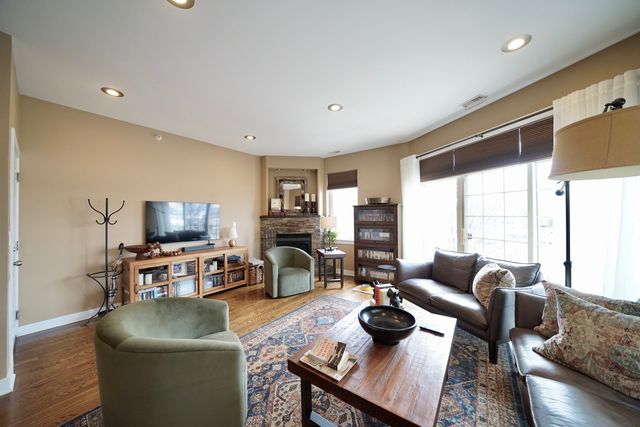 7934 W GRAND Avenue 2W, Elmwood Park, IL 60707