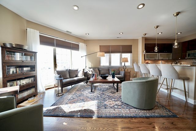 7934 W GRAND Avenue 2W, Elmwood Park, IL 60707