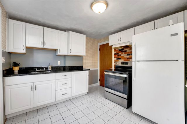 10 Maplewood Drive, Pawtucket, RI 02861