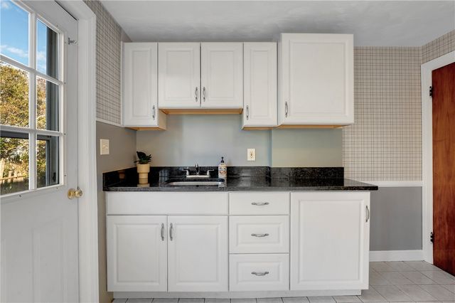 10 Maplewood Drive, Pawtucket, RI 02861