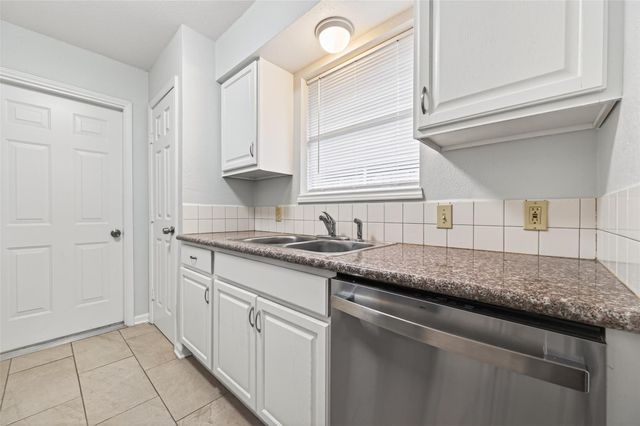 2103 Briar Ridge Drive, Rosenberg, TX 77471