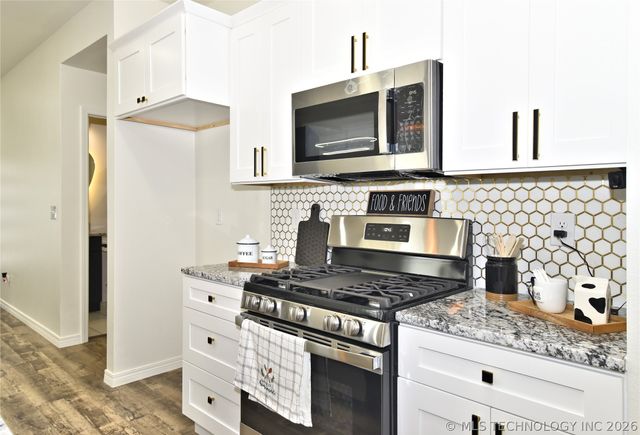 217 W 40th Place, Sand Springs, OK 74063