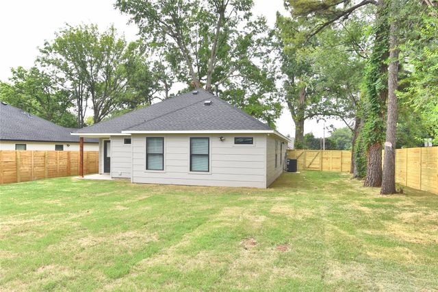 217 W 40th Place, Sand Springs, OK 74063