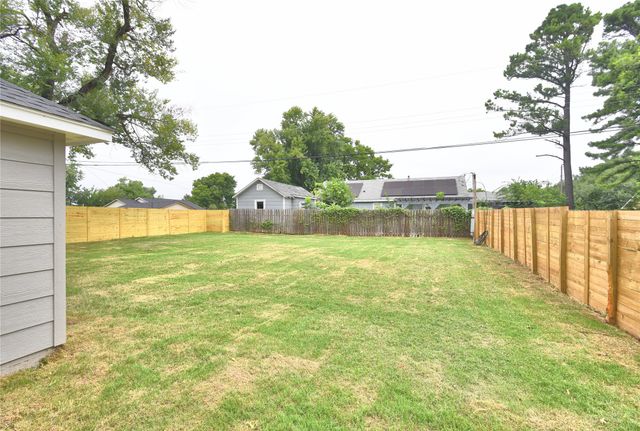 217 W 40th Place, Sand Springs, OK 74063