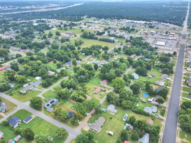 217 W 40th Place, Sand Springs, OK 74063