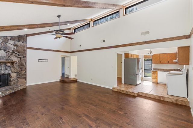 8130 SHALLOW GLEN TRL, Memphis, TN 38016
