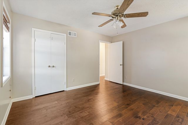 8130 SHALLOW GLEN TRL, Memphis, TN 38016