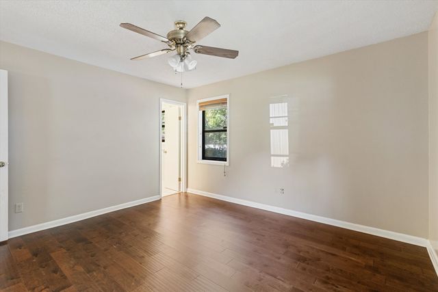 8130 SHALLOW GLEN TRL, Memphis, TN 38016