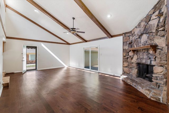 8130 SHALLOW GLEN TRL, Memphis, TN 38016