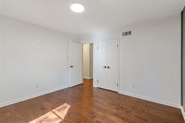8130 SHALLOW GLEN TRL, Memphis, TN 38016