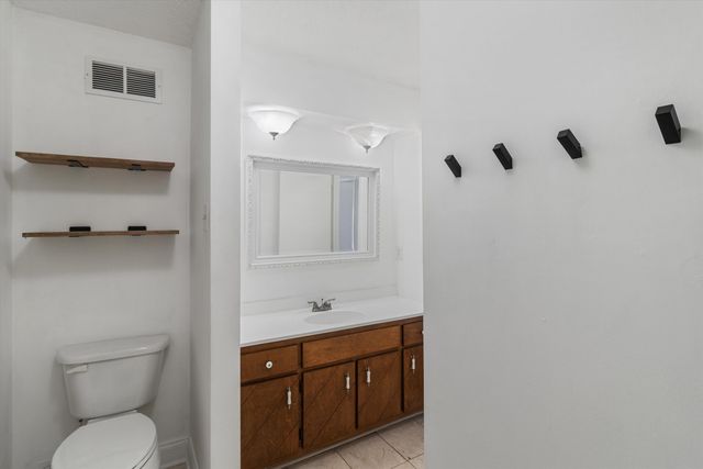 8130 SHALLOW GLEN TRL, Memphis, TN 38016