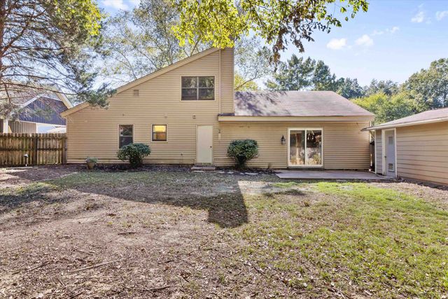 8130 SHALLOW GLEN TRL, Memphis, TN 38016