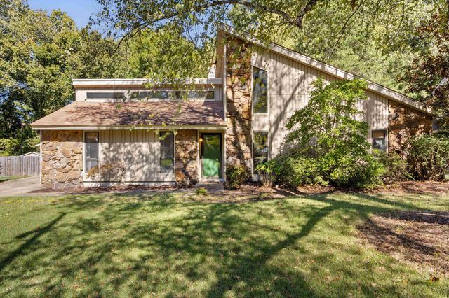 8130 SHALLOW GLEN TRL, Memphis, TN 38016