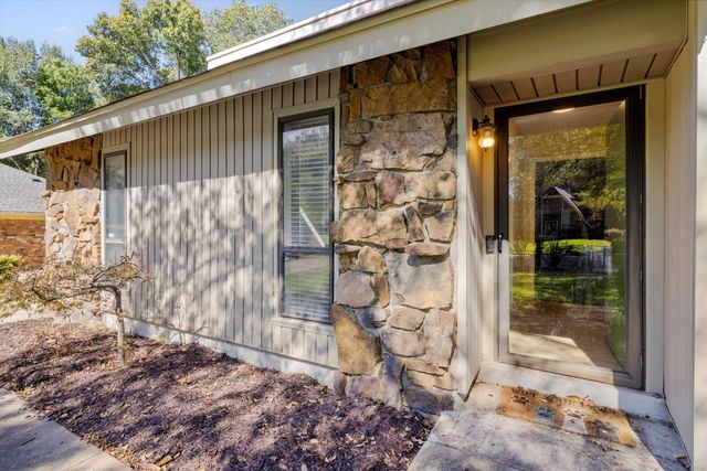 8130 SHALLOW GLEN TRL, Memphis, TN 38016