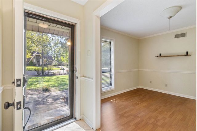 8130 SHALLOW GLEN TRL, Memphis, TN 38016