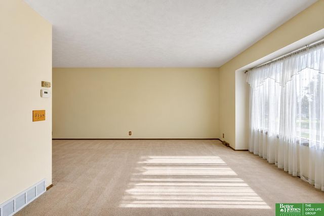 15116 Versaille Street, Bellevue, NE 68123