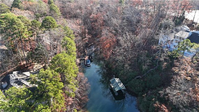 527 N Flagship Drive, Salem, SC 29676