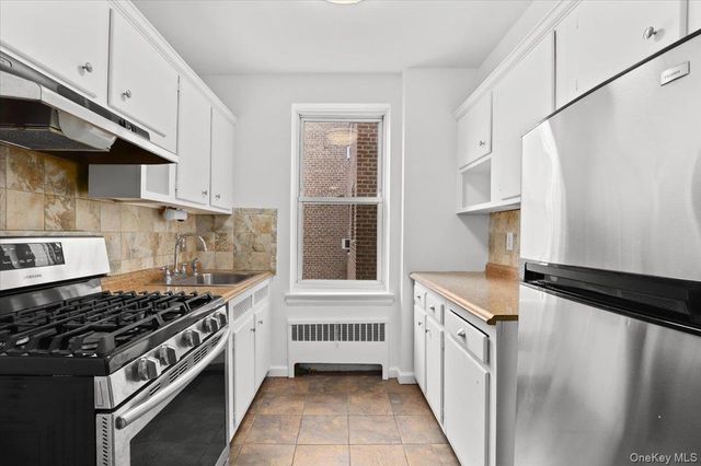 65 Durham Road 3F, Bronxville, NY 10708
