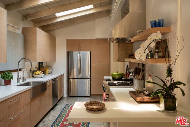4100 Madelia Avenue, Los Angeles, CA 91403