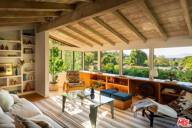 4100 Madelia Avenue, Los Angeles, CA 91403