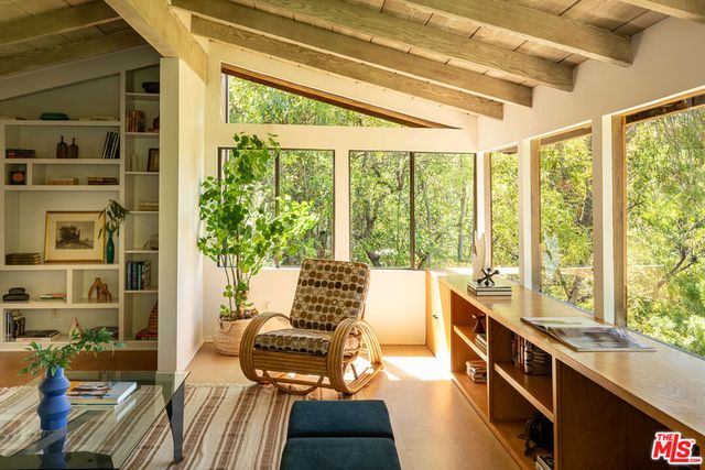 4100 Madelia Avenue, Los Angeles, CA 91403