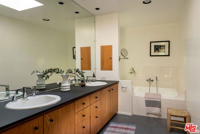 4100 Madelia Avenue, Los Angeles, CA 91403
