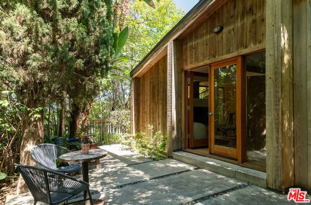 4100 Madelia Avenue, Los Angeles, CA 91403