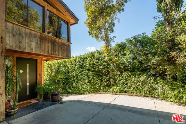 4100 Madelia Avenue, Los Angeles, CA 91403