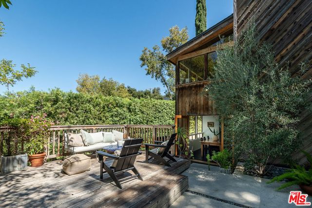 4100 Madelia Avenue, Los Angeles, CA 91403