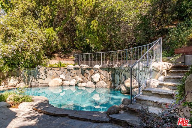 4100 Madelia Avenue, Los Angeles, CA 91403