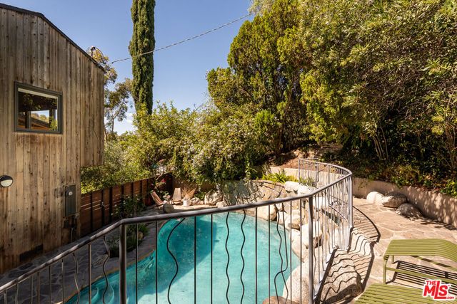 4100 Madelia Avenue, Los Angeles, CA 91403