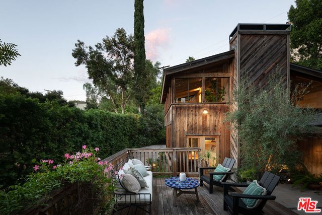 4100 Madelia Avenue, Los Angeles, CA 91403