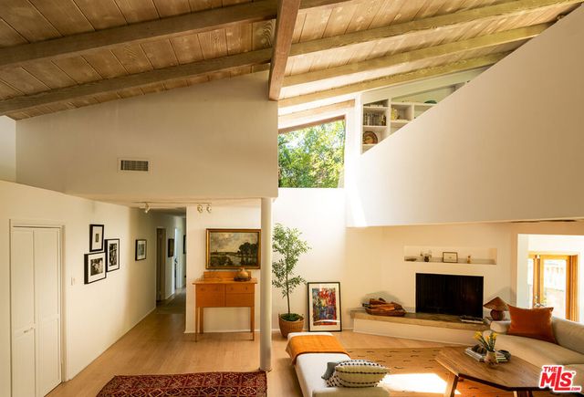 4100 Madelia Avenue, Los Angeles, CA 91403