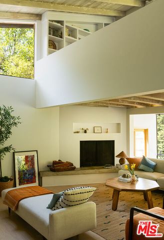 4100 Madelia Avenue, Los Angeles, CA 91403
