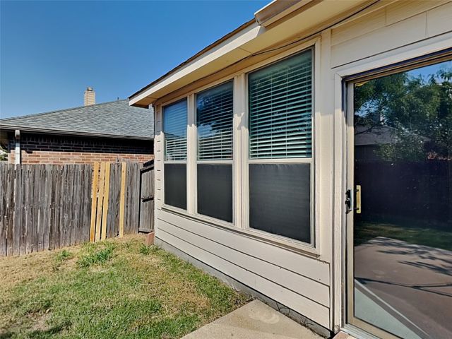 508 Lead Creek Drive, Fort Worth, TX 76131