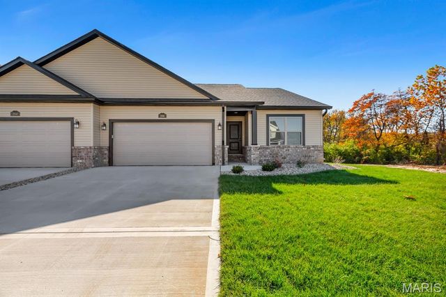 206 Wrigley Field, Bethalto, IL 62010