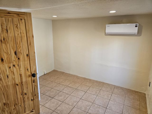 534 MISSION Avenue NE, Albuquerque, NM 87107