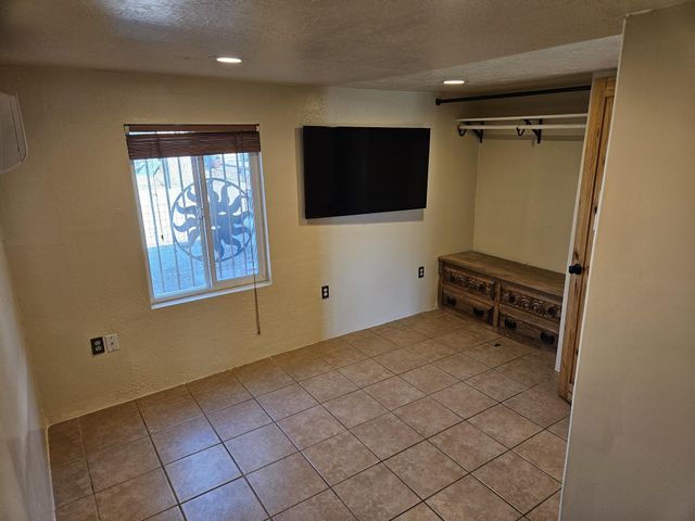 534 MISSION Avenue NE, Albuquerque, NM 87107